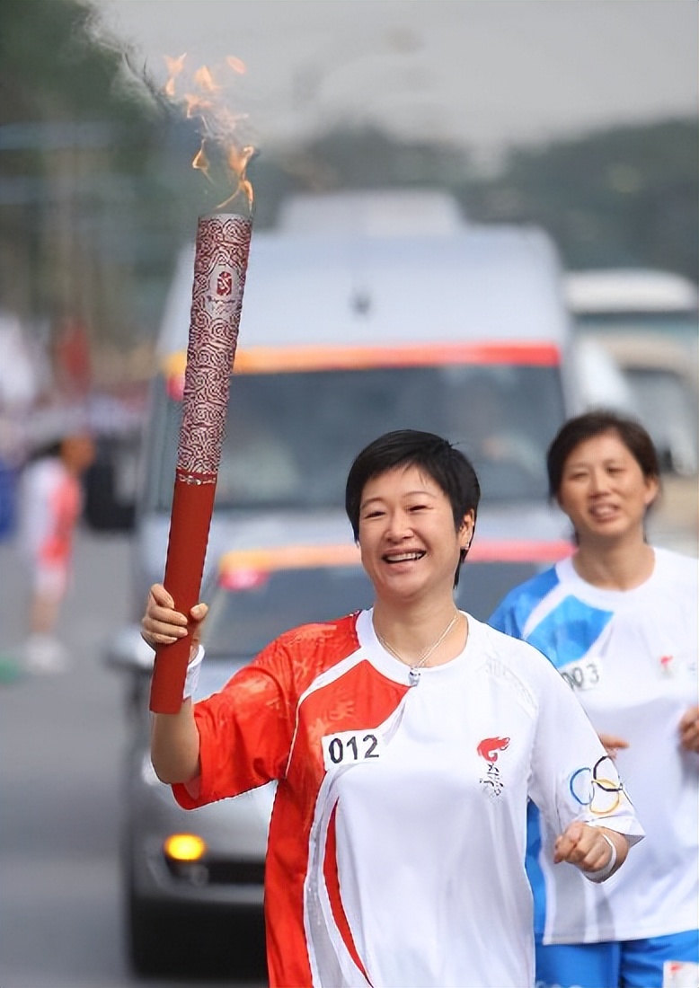 举重女运动员冠军_举重女子冠军名字叫什么_女子举重冠军叫啥名字啊